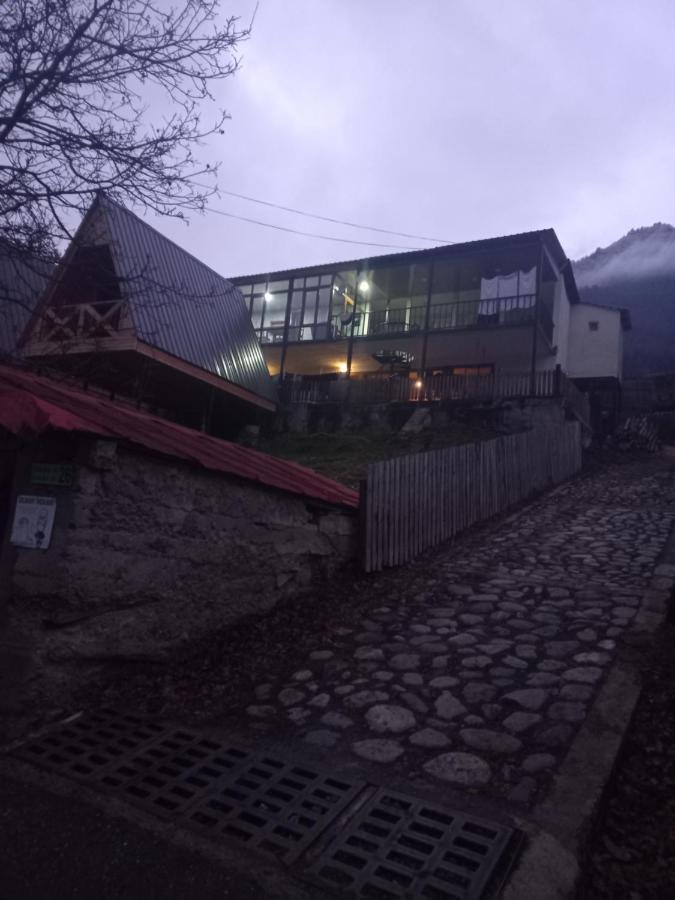 Guesthouse Data Mestia Luaran gambar
